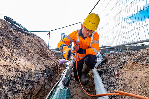 ssen engineer working on undergound connection